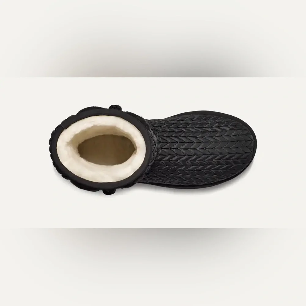 UGG Classic Short Villa Knit Platform Boot - Picture 7 of 15